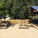 Tente Avec Terrasse, 4 Pers. - Api-1-52-2029 * Grayan-et-l'Hopital